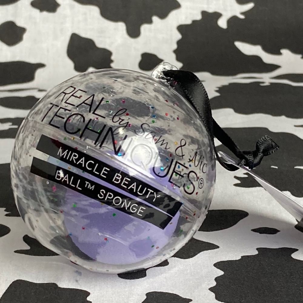 Real Techniques Miracle Beauty Ball Makeup Sponge